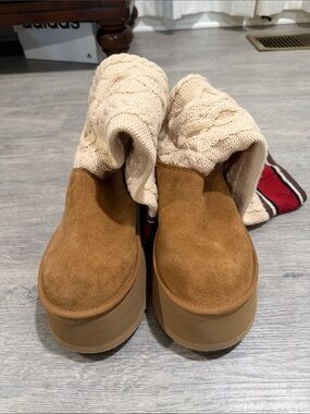Ugg sweater boots size 8 never worn